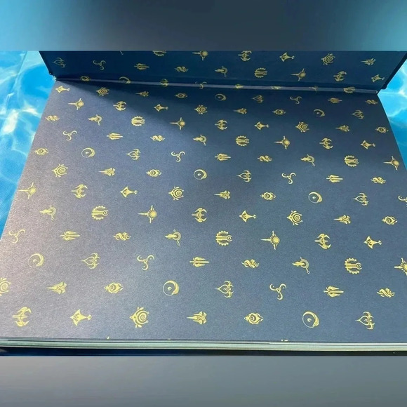 League of Legends - Realms of Runeterra Official Companion Book - Picture 6 of 8